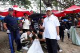 Kemenpar-Poltekpar Bali turun tangan membersihkan sampah Pantai Kuta