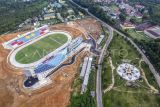 Foto udara pembangunan Stadion Swarnabhumi di Muaro Pijoan, Muaro Jambi, Jambi, Sabtu (4/1/2025). Pembangunan tahap I stadion dengan investasi awal sebesar Rp250 miliar tersebut telah selesai akhir Desember 2024, namun masih belum dibuka untuk umum. ANTARA FOTO/Wahdi Septiawan/agr
