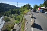 Bahu jalan nasional longsor di Padang Pariaman