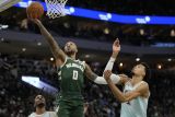 Bucks taklukkan Spurs 121-105 dengan performa Lillard-Antetokounmpo