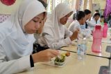 Pemkot Palembang ungkap alasan makan gratis  pakai boks plastik