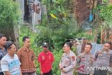 Bedah rumah dari Polrestabes Palembang sisir rutilahu di pinggiran kota