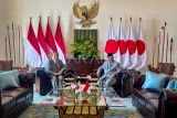 Presiden Prabowo Subianto (kanan) dan Perdana Menteri Jepang Shigeru Ishiba (kiri) duduk bersama di ruang kerja Presiden saat kunjungan kenegaraan di Istana Bogor, Kota Bogor, Jawa Barat, Sabtu (11/1/2025). Kunjungan kenegaraan Perdana Menteri Jepang Shigeru Ishiba ke Indonesia untuk membahas sejumlah kerja sama antara kedua negara. ANTARA FOTO/Genta Tenri Mawangi/app/agr