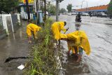 TRC Dinas PUPR Bersihkan Drainase, Cegah Genangan Air