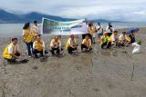 Lions Club tanam Mangrove di pesisir Pantai Layana Palu