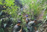 TNI bangun jalan desa terpencil di Pasangkayu