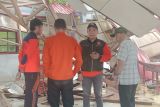 BPBD turunkan tim bersihkan material kayu timpa SD di Pasaman