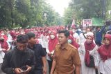 Ribuan tenaga honorer di Lombok Timur unjuk rasa tuntut diangkat jadi PPPK