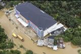 Jalan Lintas Sumatera lumpuh akibat banjir di Jambi