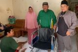 Baznas Bukittinggi serahkan kursi roda untuk warga disabilitas