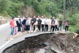 Komisi D DPRD Sulsel pantau kondisi jalan amblas di Barru