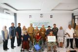 LPM Dompet Dhuafa salurkan puluhan kursi roda bagi penyandang disabilitas dan lansia