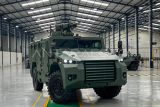 Kendaraan lapis baja P2 Tiger APC 4x4 ditampikan dalam peluncurannya di Periuk, Kota Tangerang, Banten, Kamis (23/1/2025). Kendaraan taktis hasil kolaborasi Indonesia dan Prancis tersebut memiliki proteksi ketahanan peluru STANAG 4569 untuk perlindungan balistik dan ranjau serta dibuat untuk segala medan. ANTARA FOTO/Kuntum Khaira Riswan/app/YU