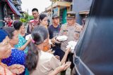 Polres Brebes bagikan 3.000 paket nasi bantu warga terdampak banjir