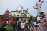 Wisatawan padati Masjid Menara Kudus saat libur Isra Miraj