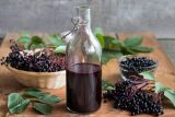 Bantu turunkan berat badan dengan satu porsi jus elderberry