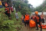 Personel Basarnas evakuasi bocah 14 tahun hanyut di sungai di Labuhanbatu, Sumut