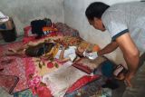 Seorang kakek di Lombok Timur ditemukan tewas di kamarnya