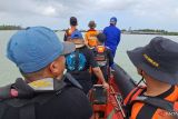 Tim Pencarian dan Pertolongan (SAR) gabungan, Provinsi Kepulauan Bangka Belitung saat melakukan pencarian Tina (7) korban diterkam buaya di perairan Muara Pangkalbalam pada Minggu (2/2/2025). Upaya pencarian terhadap korban dengan melakukan penyisiran di permukaan air menggunakan RBB milik Basarnas, Rib Polairud, beberapa rubberboat milik potensi SAR dan pantauan udara melalui Drone. (ANTARA FOTO/HO-Kansar Pangkalpinang)
