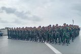 199 Taruna Akademi Angkatan Laut (AAL) tingkat pertama atau Prajurit Taruna Angkatan 73  di  KRI Semarang-594 pada Minggu (2/2/2025). Kedatangan para taruna ini bertujuan untuk memperkenalkan diri kepada masyarakat Bangka Belitung dan menjalankan misi pengamanan maritim Indonesia.(ANTARA/ Rustam) 
