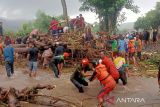 Terpopuler: Korban tewas tertimpa longsor dan banjir di Bima, razia narkoba hingga cara daftar jadi agen elpiji