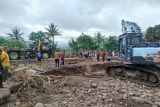 Sejumlah alat berat dikerahkan bersihkan sisa banjir dan longsor di Bima