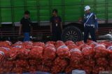 Penyelundupan 46 ton Bawang Bombay di Pelabuhan Dwikora Pontianak digagalkan