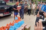 Dinsos Kapuas salurkan makanan siap saji untuk korban terdampak banjir