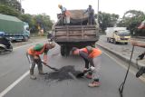 Jalan berlubang di Pantura Batang sudah diperbaiki