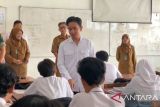 Wapres Gibran meninjau implementasi Program MBG di SMAN 10 Surabaya