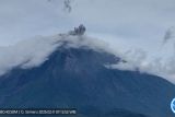 Gunung Semeru Jatim erupsi dengan tinggi letusan 700 meter