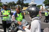 Polres Magelang Kota ajak tertib  berlalu lintas dengan berikan hadiah