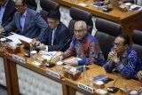 Telaah - Suara Indonesia: Jalan baru ANTARA, RRI dan TVRI