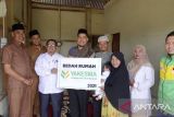 Yakesma Sumbar Serahkan Rumah Baru untuk Guru Ngaji di Sungai Nanam