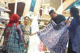 INACRAFT 2025, istri Menteri UMKM borong batik Lasem di gerai RB Semen Gresik