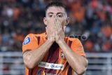 Ekspresi dari pesepak bola Borneo FC Samarinda Mariano Ezeuiel Peralta saat melawan PS Barito Putera dalam pertandingan Liga 1 di Stadion Segiri Samarinda, Kalimantan Timur, Minggu (16/2/2025). Borneo FC Samarinda mengalahkan PS Barito Putera dengan skor akhir 2-1. Antara Kaltim/M Risyal Hidayat