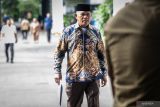 Bupati Kotabaru Provinsi Kalimantan Selatan terpilih Muhammad Rusli hendak menjalani kesehatan dan pengambilan tanda pangkat di Kantor Kementerian Dalam Negeri (Kemendagri), Jakarta, Senin (17/2/2025). ANTARA/Bayu Pratama S