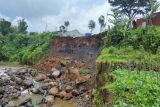 Tebing Sungai  Galeh terjadi longsor susulan