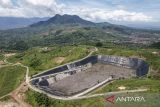 Foto udara Tempat Pengolahan dan Pemrosesan Akhir Sampah Regional (TPPAS) Legok Nangka di Nagreg, Kabupaten Bandung, Jawa Barat, Selasa (18/2/2025). TPPAS Legok Nangka yang memiliki luas 82,5 hektare dan mampu menampung 2.000 ton sampah perhari dari Bandung Raya, Kabupaten Garut dan Kabupaten Sumedang tersebut ditargetkan akan beroperasi pada 2028 mendatang oleh Pemerintah Provinsi Jawa Barat. ANTARA FOTO/Raisan Al Farisi/agr