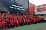 Megawati memberi pengarahan kepada 177 kepala daerah di Sekolah Partai