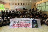 Telkomsel salurkan bantuan tas sekolah hasil penukaran 1 juta Telkomsel Poindan by.U