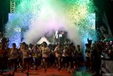 Peserta beradu kecepatan berlari di garis start saat Soekarno Night Run 2025 di mulai di depan alun-alun Kota Blitar, Jawa Timur, Sabtu (22/2/2025) malam. Kompetisi lari sejauh 5 kilometer yang diikuti lebih dari 2500 orang peserta dari sejumlah kota besar seperti Malang, Surabaya, Jogjakarta, dan Jakarta tersebut bertujuan untuk mengkampanyekan olahraga lari sebagai bagian dari gaya hidup sehat bagi masyarakat, guna mendukung program pemerintah menuju indonesia sehat. Antara Jatim/Irfan Anshori/um