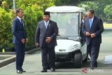 Prabowo, SBY, dan Jokowi tiba naik mobil buggy jelang peluncuran Danantara