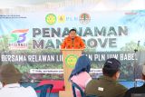 Kepala Kantor Pencarian dan Pertolongan Pangkalpinang I Made Oka Astawa saat memberikan sambutan pada kegiatan  penanaman pohon manggrove di Pantai Batu Ambar, Kabupaten Bangka pada Selasa (26/2/2025). Penanaman pohon manggrove tersebut dalam rangka  Hari Bhakti HUT ke-53 Basarnas serta rangkaian  kegiatan aksi kepedulian terhadap  lingkungan pesisir dan menjaga kelestarian biota laut. (Antara/ Rustam)