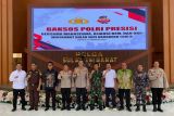 Polda Sulbar dan mahasiswa menyalurkan 1.030 paket bansos Polri Presisi