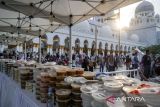 Badan Pengelola Masjid Raya Syeikh Zayed siapkan ribuan paket takjil setiap hari selama Ramadhan