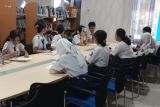 SMPN 1 Selat gelar kunjungan edukatif ke perpustakaan Kapuas