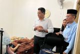 Pemkab Sleman memberikan bantuan kursi roda 4in1 untuk penderita kanker