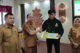 Pemkab Gumas salurkan bantuan ke korban kebakaran rumah