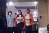 Nikita Mirzani dan asistennya akhirnya ditahan Polda Metro Jaya